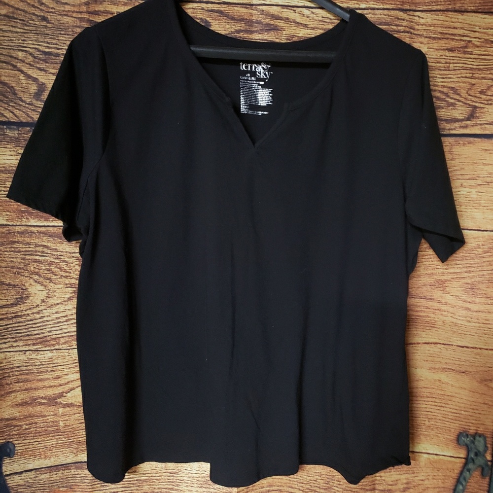 WOMEN'S TERRA & SKY BLACK V-NECK T-SHIRT